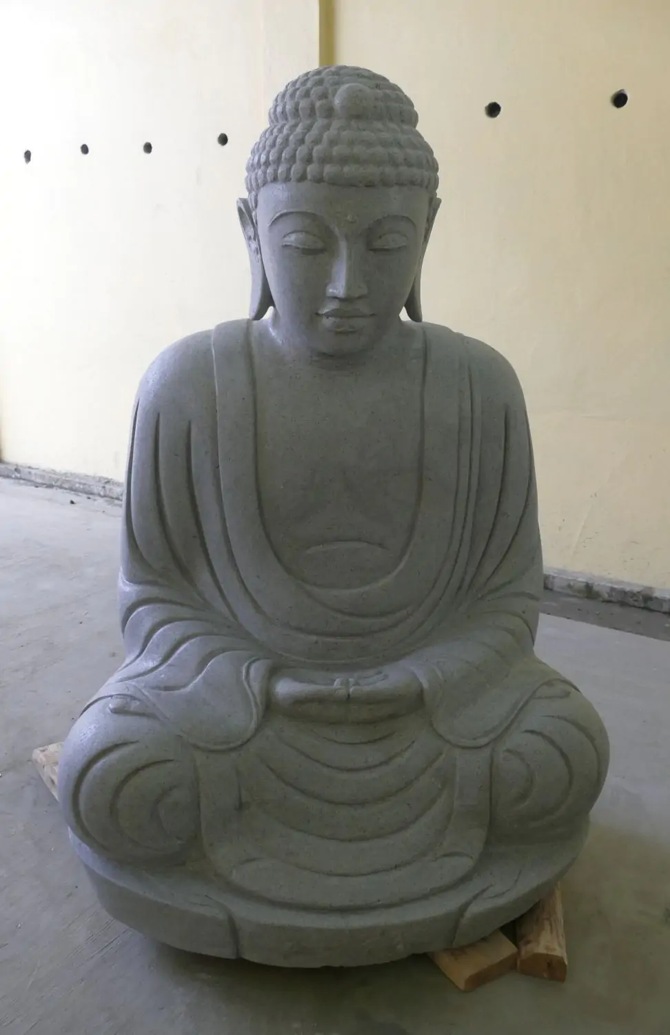  Product image 2 of the product “Seated Japanese Buddha made of Riverstone in Dhyana position - gesture of meditation, H. 123cm ”